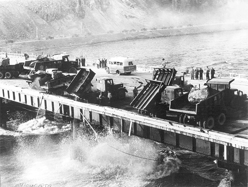 Братскгэсстрой перекрыл Ангару. Июнь 1959 г.