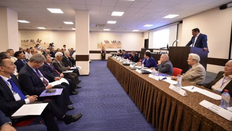 В зале заседания. Доклад вице - министра Министерства энергетики РК Бахытжана Джаксалиева