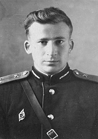 А.Битяк - лейтенант 1211 отдельного зенитно-артилерийского полка (г. Порт-Артур, 1952 г.)