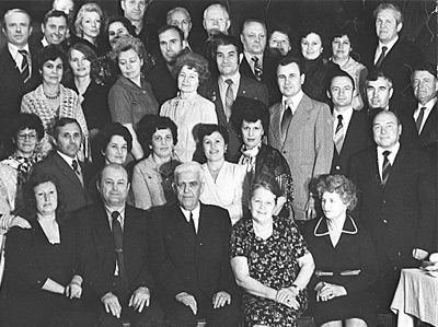 Группа ветеранов подразделения особого риска на встрече в Москве (ноябрь 1982 г., И.К.Долбинин - пятый справа в верхнем ряду)